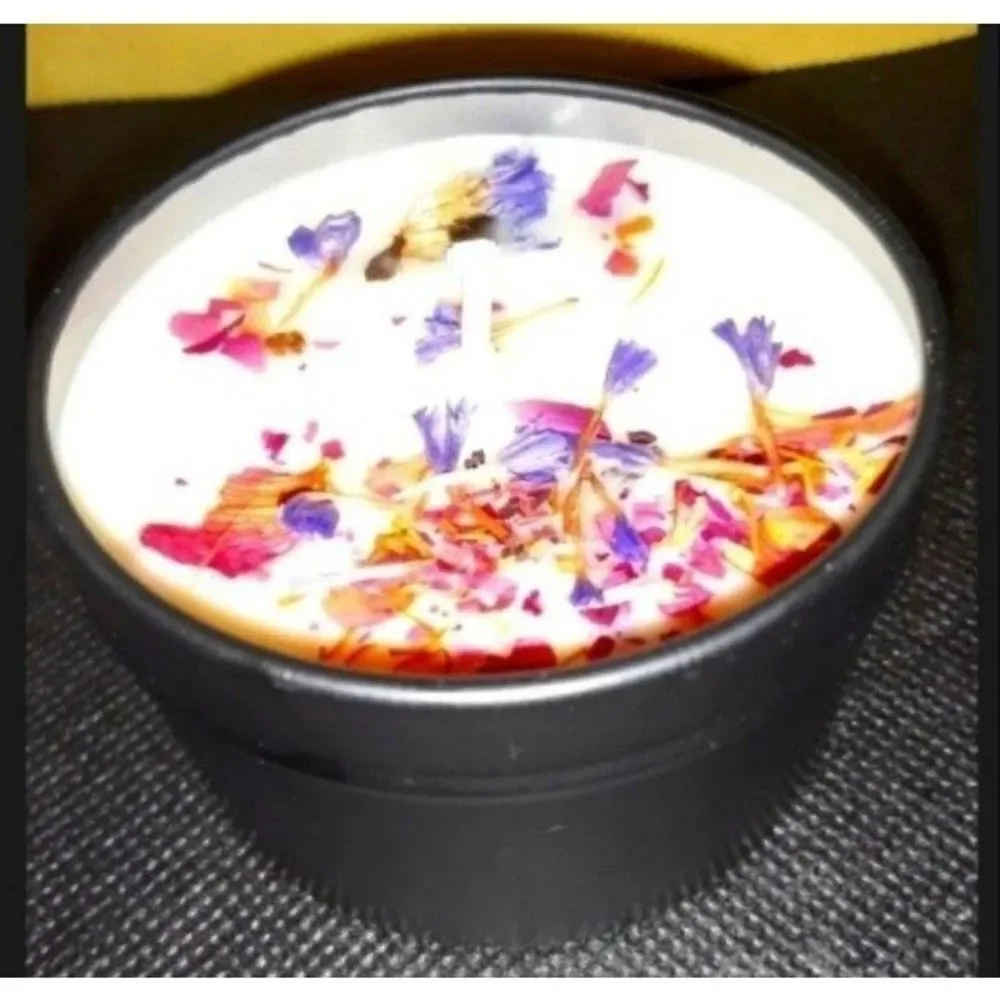 Hand crafted natural Dileilo candle